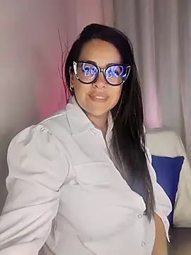 Nicoleefaith  online show from 15, 4, 2026