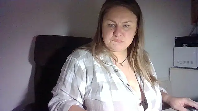 Snapshot of MartaXLove chatting on 10, 9, 2025 MartaXLove online show from 10, 9, 2025