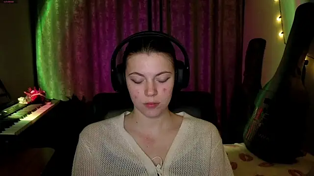 CutieAnny online show from 13, 4, 2026