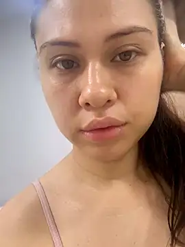 Snapshot of Layla_fontainex_x chatting on 2, 6, 2026 Layla fontainex x online show from 2, 6, 2026