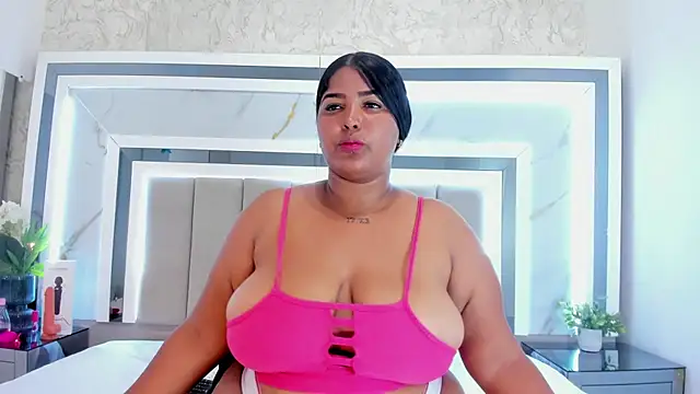 Snapshot of JuliethaVillalobos chatting on 7, 11, 2025 JuliethaVillalobos online show from 7, 11, 2025