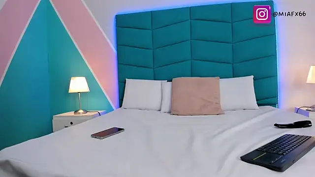  mia foxx online show from 10, 9, 2025