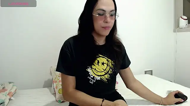 Snapshot of missblu chatting on 10, 4, 2026 missblu online show from 10, 4, 2026