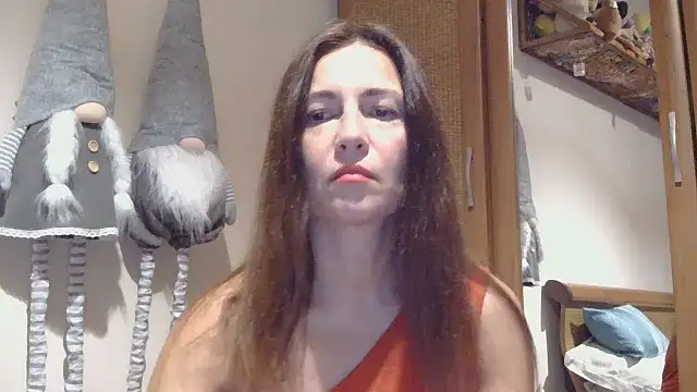 Snapshot of Cyreluna chatting on 6, 11, 2025 Cyreluna online show from 6, 11, 2025