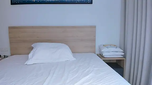 Bubblegumdream13 online show from 11, 1, 2026