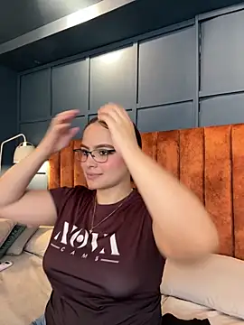 Tayler Kim online show from 24, 3, 2026