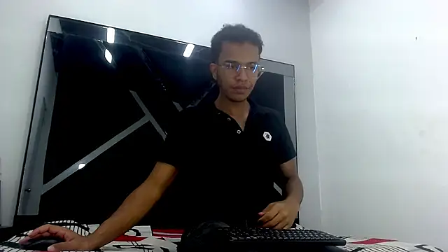 aston xvera online show from 28, 11, 2025