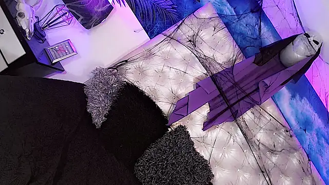 Valeria Swett  online show from 25, 10, 2025