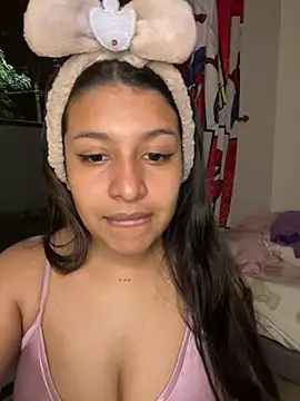 Snapshot of _Chloe_Smith chatting on 4, 5, 2026 Chloe Smith online show from 4, 5, 2026