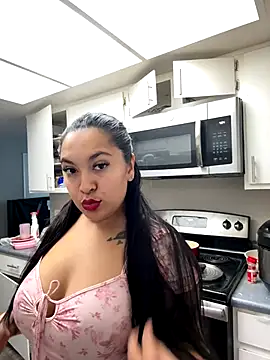 latina curvy22 online show from 12, 9, 2025