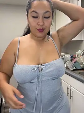 latina curvy22 online show from 18, 9, 2025