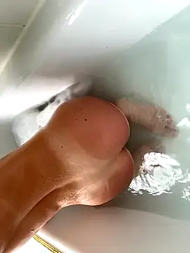 Snapshot of Petitbiscuit2B0 chatting on 29, 10, 2025 Petitbiscuit2B0 online show from 29, 10, 2025