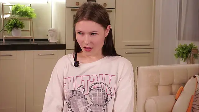 LynHillaire online show from 15, 9, 2025