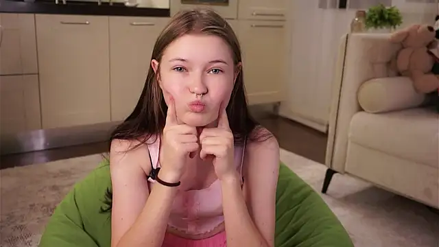 LynHillaire online show from 18, 9, 2025