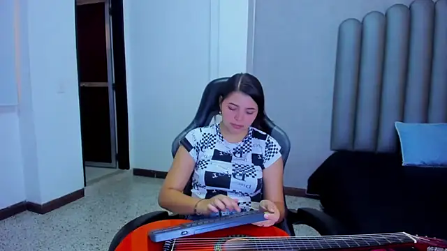 Charlotte-Star online show from 17, 12, 2025