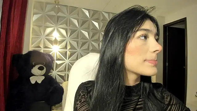 zoerouse  online show from 1, 12, 2025