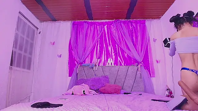 Snapshot of MeganRouss74 chatting on 21, 9, 2025 MeganRouss74 online show from 21, 9, 2025