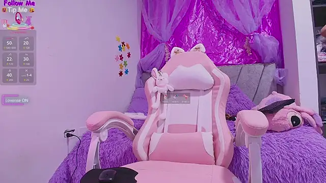 Snapshot of MeganRouss74 chatting on 13, 11, 2025 MeganRouss74 online show from 13, 11, 2025