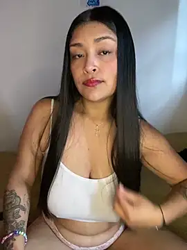 Snapshot of Aurora_fire1 chatting on 18, 12, 2025 Aurora fire1 online show from 18, 12, 2025