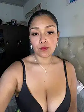 Snapshot of Aurora_fire1 chatting on 4, 2, 2026 Aurora fire1 online show from 4, 2, 2026