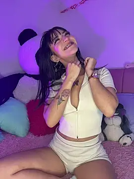 Snapshot of LindaWz_ chatting on 28, 4, 2026 LindaWz online show from 28, 4, 2026