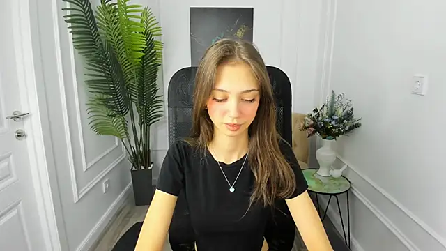 EmilyGraydis online show from 8, 10, 2025