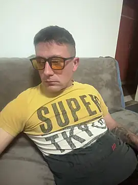 Snapshot of GsprDniel4 chatting on 15, 12, 2025 GsprDniel4 online show from 15, 12, 2025