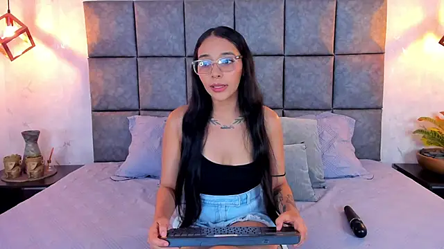 Snapshot of Roseaurora chatting on 13, 5, 2026 Roseaurora online show from 13, 5, 2026