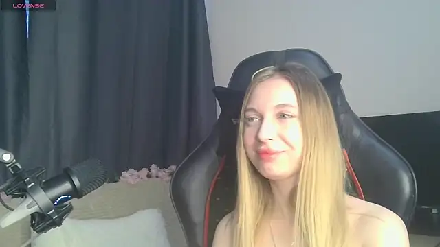 BabbbyFoxxx online show from 30, 10, 2025