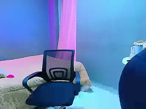 Snapshot of sophiejuicy_ chatting on 28, 9, 2025 sophiejuicy  online show from 28, 9, 2025