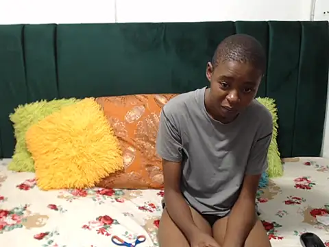 SweetSlenderChoc online show from 4, 2, 2026