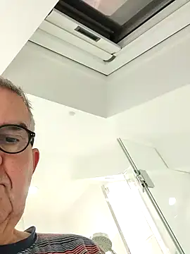 Snapshot of Oldmenhot66 chatting on 8, 10, 2025 Oldmenhot66 online show from 8, 10, 2025