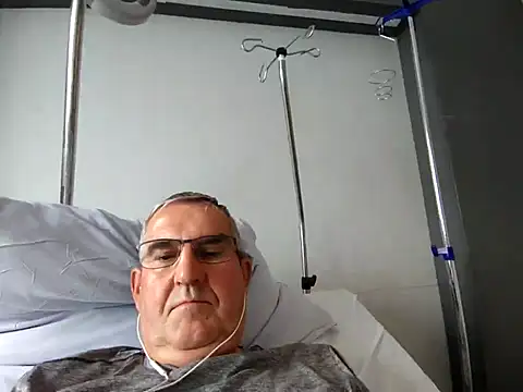 Snapshot of Oldmenhot66 chatting on 21, 10, 2025 Oldmenhot66 online show from 21, 10, 2025