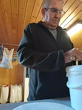 Snapshot of Oldmenhot66 chatting on 6, 11, 2025 Oldmenhot66 online show from 6, 11, 2025