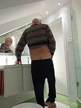 Oldmenhot66 online show from 5, 2, 2026