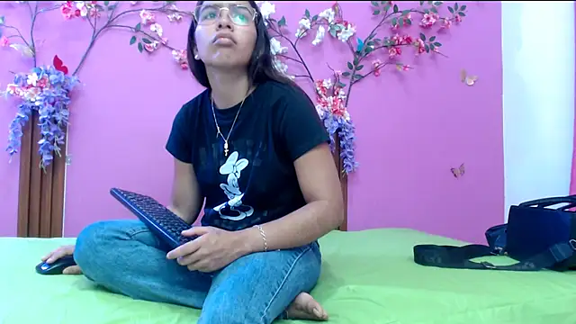 skinnysofia18 online show from 23, 4, 2026