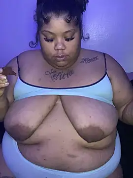 Snapshot of BlaxicanaMami chatting on 12, 10, 2025 BlaxicanaMami online show from 12, 10, 2025