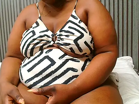 Snapshot of ROYALASS25 chatting on 7, 11, 2025 ROYALASS25 online show from 7, 11, 2025