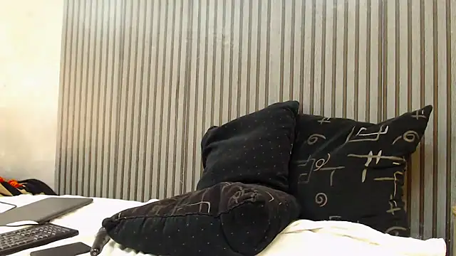 ROYALASS25 online show from 12, 4, 2026