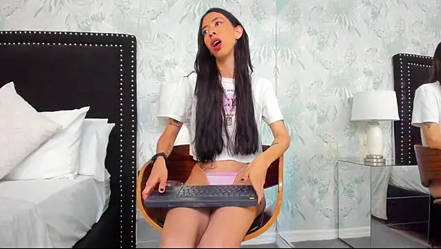 Snapshot of Kendal_Foxxx chatting on 27, 10, 2025 Kendal Foxxx online show from 27, 10, 2025
