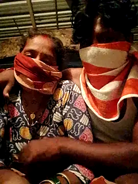 Snapshot of CUTE-004 chatting on 12, 9, 2025 CUTE-004 online show from 12, 9, 2025