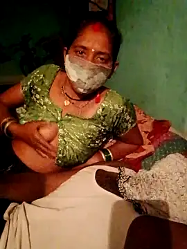 Snapshot of CUTE-004 chatting on 1, 10, 2025 CUTE-004 online show from 1, 10, 2025