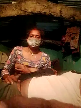 Snapshot of CUTE-004 chatting on 3, 10, 2025 CUTE-004 online show from 3, 10, 2025