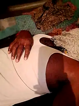 Snapshot of CUTE-004 chatting on 4, 10, 2025 CUTE-004 online show from 4, 10, 2025