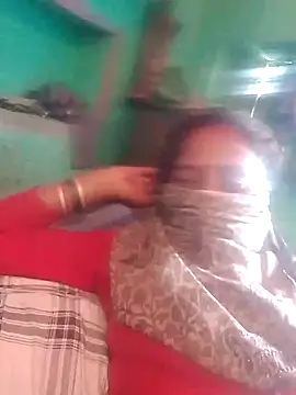 Snapshot of CUTE-004 chatting on 7, 10, 2025 CUTE-004 online show from 7, 10, 2025