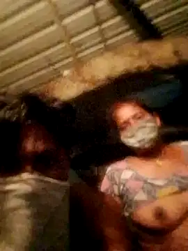 Snapshot of CUTE-004 chatting on 7, 10, 2025 CUTE-004 online show from 7, 10, 2025