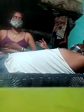 Snapshot of CUTE-004 chatting on 17, 10, 2025 CUTE-004 online show from 17, 10, 2025