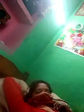 Snapshot of CUTE-004 chatting on 15, 12, 2025 CUTE-004 online show from 15, 12, 2025