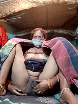 Snapshot of CUTE-004 chatting on 21, 12, 2025 CUTE-004 online show from 21, 12, 2025