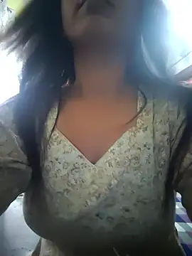 Snapshot of your_favourite_bhabhi chatting on 17, 4, 2026 your favourite bhabhi online show from 17, 4, 2026